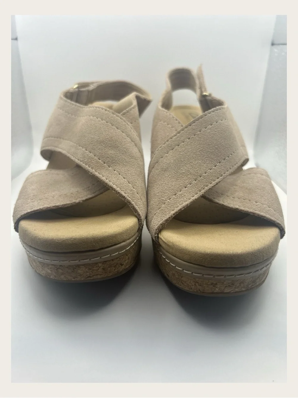 🌾✨ Clarks Giselle Cove Sand Suede Cork Wedge Sling-Back Sandals Women’s 8.5 M